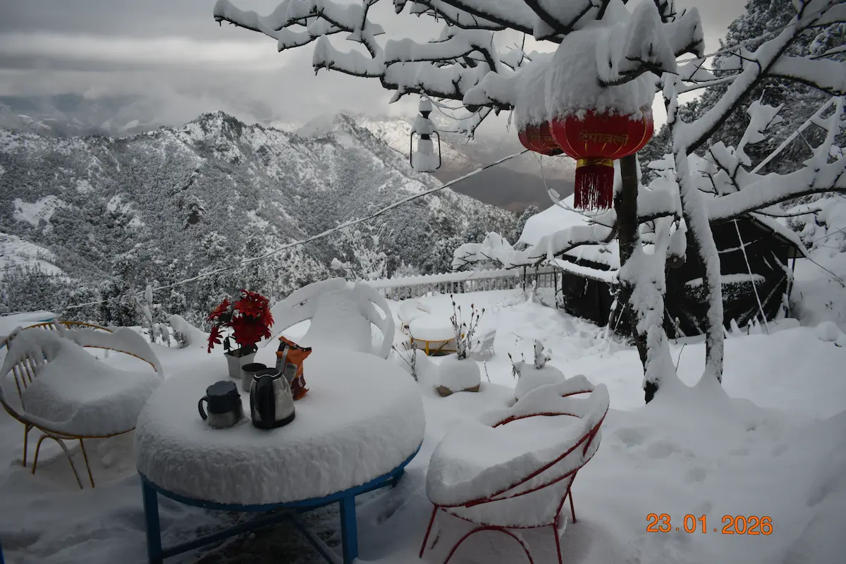 Mountain view dome stay at Lacliff Nature Home Dhanaulti